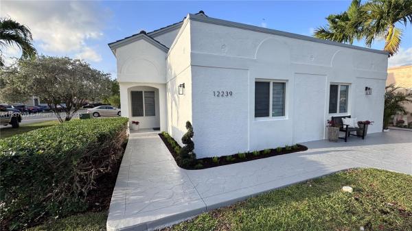 Lake Pointe, 12239 NW 7th St, Tamiami, Florida 33182, image 2