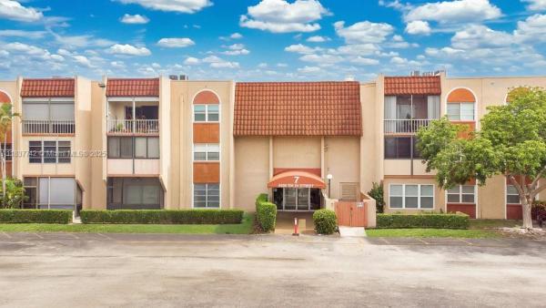 Oakbrook Village, 8280 SW 24th St #7105, North Lauderdale, Florida 33068, image 1