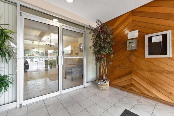 Oakbrook Village, 8280 SW 24th St #7105, North Lauderdale, Florida 33068, image 2