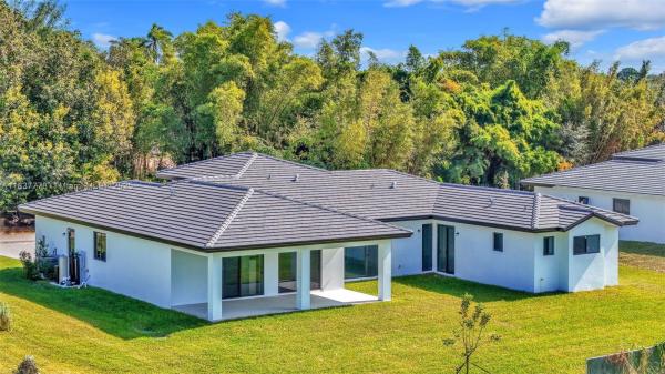 15455 SW 232 St, Unincorporated Dade County, Florida 33170, image 1