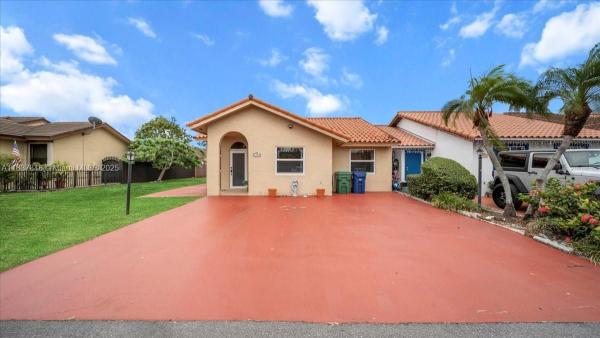 Bird Lakes Townhouses, 4950 SW 145th Ave, Kendale Lakes, Florida 33175, image 3