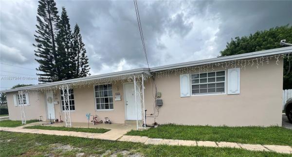 Hallandale Park, 200 SW 11th St #2-2, Hallandale Beach, Florida 33009, image 1