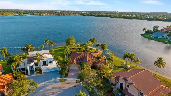Sunset Isles At Silver Lakes, 1504 NW 182nd Ave, Pembroke Pines, Florida 33029, image 2