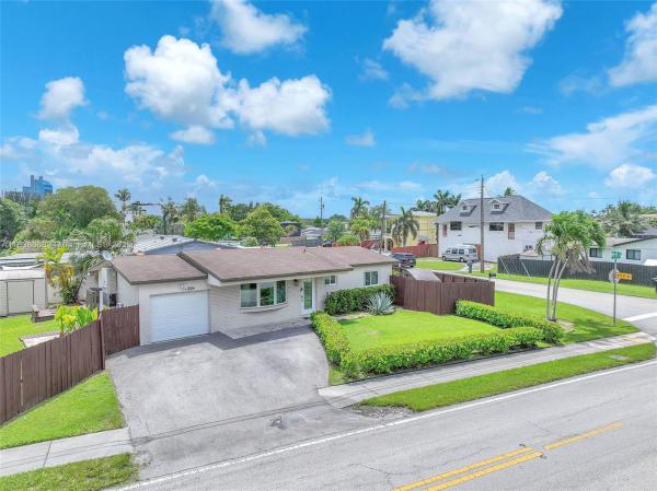 Stirling Lake, 5751 SW 56th St, Davie, Florida 33314, image 1