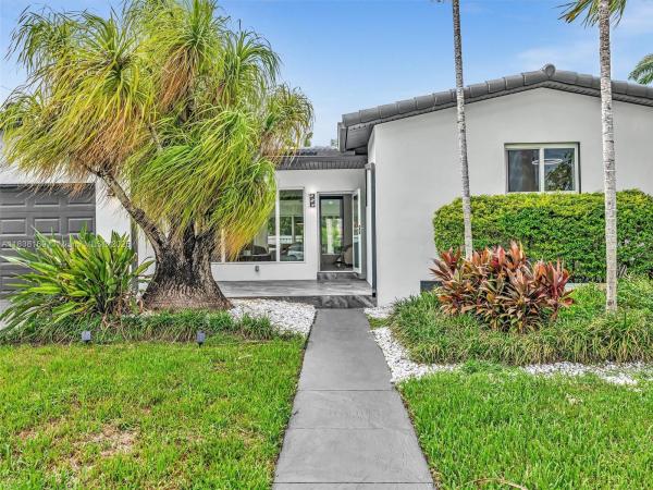 Country Club Homes, 915 N 14th Ave, Hollywood, Florida 33020, image 1