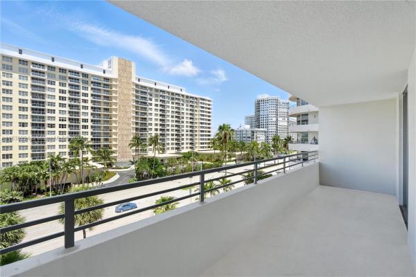 Oceanside Plaza, 5555 Collins Ave #6W, Miami Beach, Florida 33140, image 1