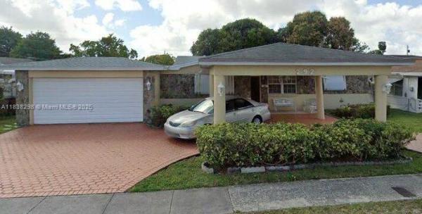 292 W 39th Pl, Hialeah, Florida 33012, image 1