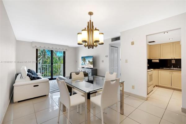 Vendome Place, 4301 Collins Ave #410, Miami Beach, Florida 33140, image 1