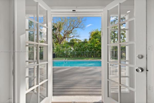 Eleda, 4080 Hardie Ave, Miami, Florida 33133, image 1