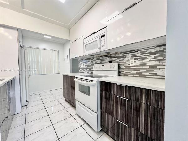 Fairways Of Tamarac, 8450 Lagos De Campo Blvd #308, Tamarac, Florida 33321, image 1