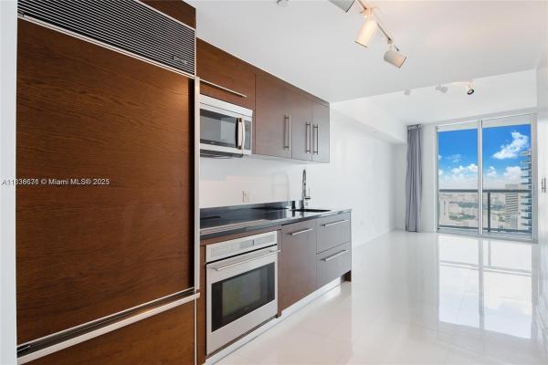 Icon Brickell Tower 1, 465 Brickell Ave #4904, Miami, Florida 33131, image 3