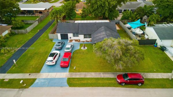 906 Cardinal Pl, Homestead, Florida 33035, image 1
