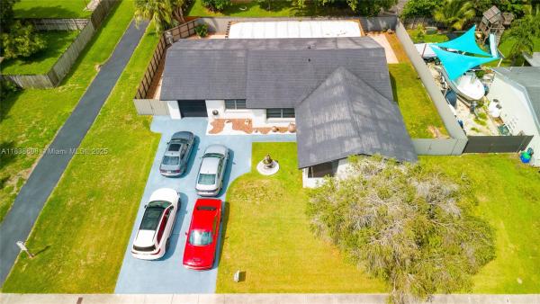Homestead Lakes Farmlife West, 906 Cardinal Pl, Homestead, Florida 33035, image 2