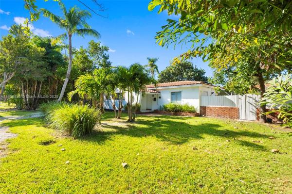Biscayne Key Estates, 738 Fernwood Rd, Key Biscayne, Florida 33149, image 1