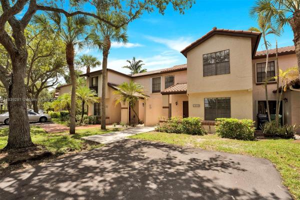 Briar Bay Townhouse Estates, 13049 SW 95th Ave, Kendall, Florida 33176, image 3