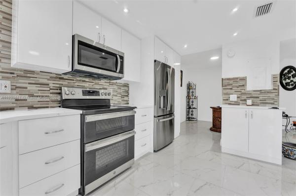 Oxford At Poinciana Place, 3661 Via Poinciana #206, Lake Worth Beach, Florida 33467, image 1