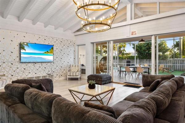 Hollywood Lakes, 1240 Jefferson St, Hollywood, Florida 33019, image 1