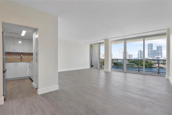 King Cole, 900 Bay Dr 718, Miami Beach, Florida 33141, image 1