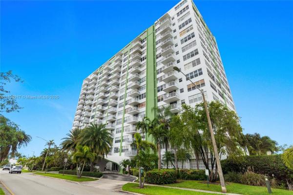 Bayview Towers South, 2100 W Sans Souci Blvd #E1, North Miami, Florida 33181, image 2
