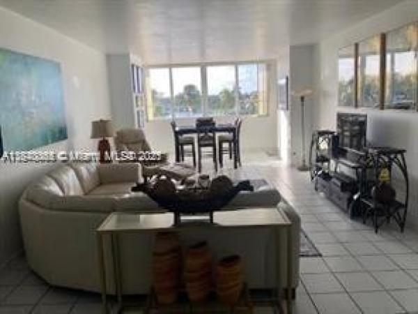 The Carriage Club, 5005 Collins Ave #305, Miami Beach, Florida 33140, image 1