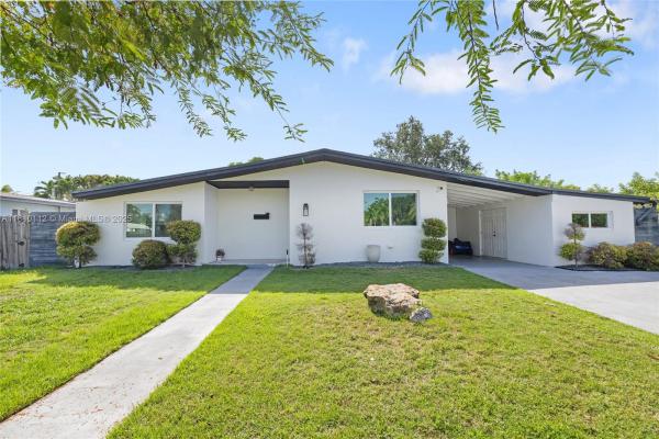 Pine Tree Manor, 19540 Christmas Rd, Cutler Bay, Florida 33157, image 1