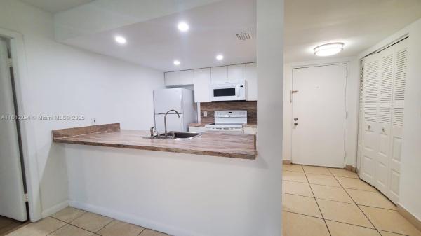 Doral, Florida 33166, image 1