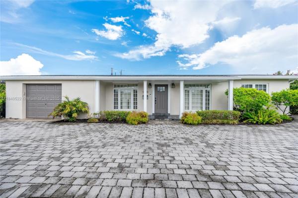 Darlington Manor, 9370 SW 61st St, Sunset, Florida 33173, image 2