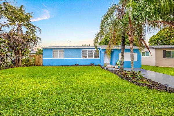 Sunshine Manor, 2506 Mayo St, Hollywood, Florida 33020, image 2