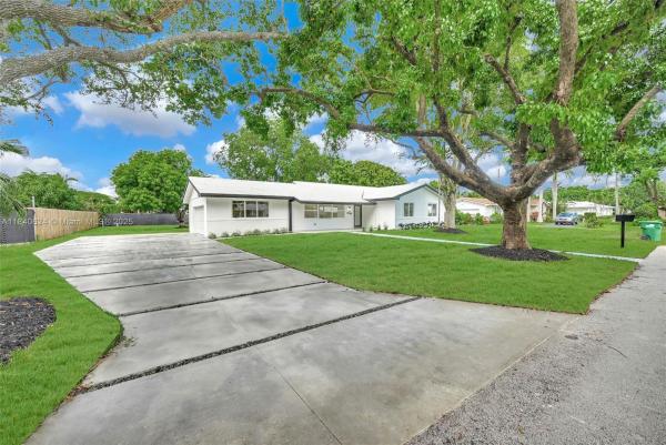 Pinewood Estates, 8745 SW 175th St, Palmetto Bay, Florida 33157, image 1