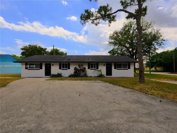 Palm Beach Farms, 4942 Serafica Dr #16, Lake Worth Beach, Florida 33461, image 1