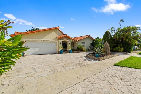 14012 SW 38th Ter, Unincorporated Dade County, Florida 33175, image 1