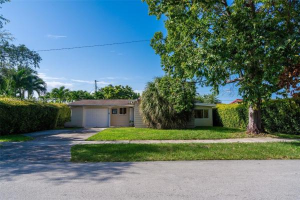 8475 SW 43rd St, Unincorporated Dade County, Florida 33155, image 1