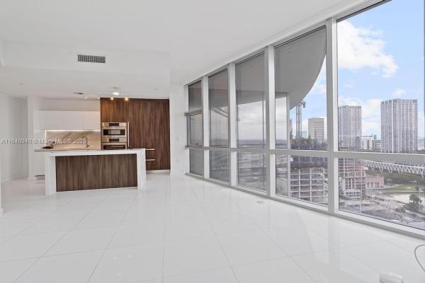 Paramount Miami Worldcenter, 851 NE 1st Ave 2102, Miami, Florida 33132, image 1