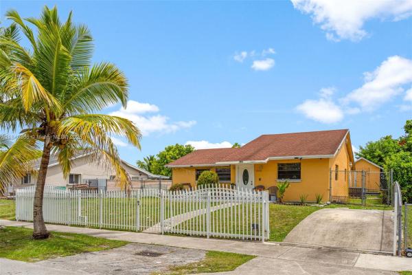 Comfort Villas, 15950 SW 302nd Ter, Leisure City, Florida 33033, image 3