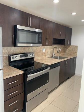 Doral, Florida 33166, image 1