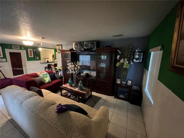 Radio Heights, 2241 NW 170th St, Miami Gardens, Florida 33056, image 2