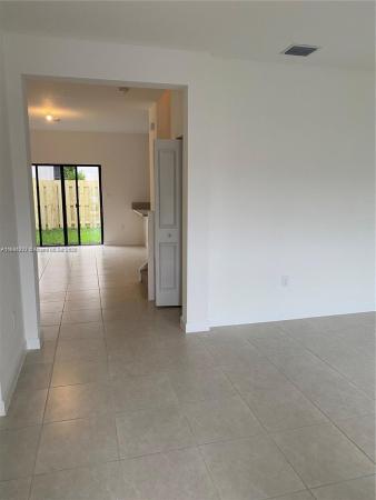 Las Ramblas At Via Ventura, 21420 NE 2nd Path, Ives Estates, Florida 33179, image 2