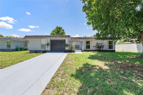 Vanguard Village 15, 6703 Brookwood Blvd, Tamarac, Florida 33321, image 1