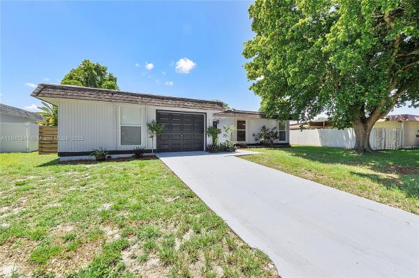 Vanguard Village 15, 6703 Brookwood Blvd, Tamarac, Florida 33321, image 2