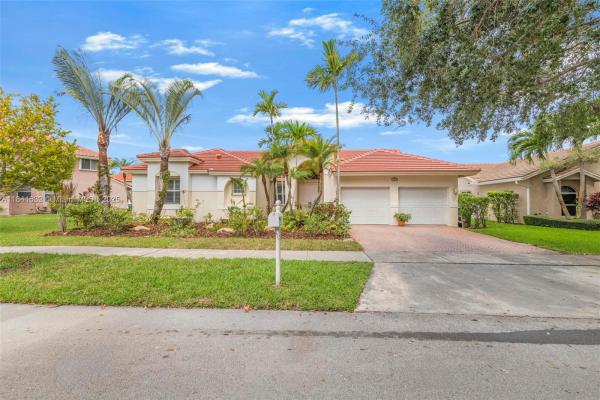 Malibu Pointe At Silver Lakes, 1530 NW 182nd Ter, Pembroke Pines, Florida 33029, image 1