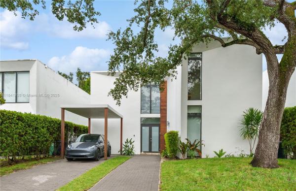 Casa Bianca, 8640 Arboretum Ln, Miami, Florida 33138, image 1