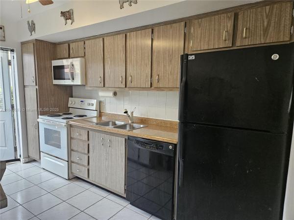 Poinsetta Park, 1400 N 16th Ave #1400, Hollywood, Florida 33020, image 1