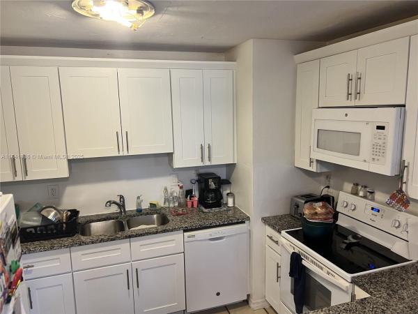 Twin Lakes South, 1121 NW 43rd St, Oakland Park, Florida 33309, image 2