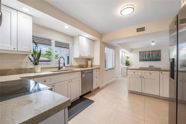 Hacienda Estates, 11441 SW 33rd Ln, University Park, Florida 33165, image 3