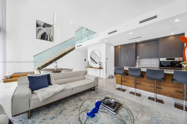 Epic Hotel & Residences, 200 Biscayne Boulevard Way #1406, Miami, Florida 33131, image 1