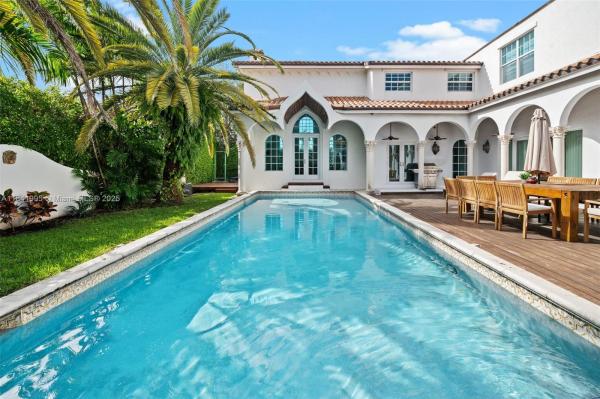 Flamingo Terrace, 2501 Pine Tree Dr, Miami Beach, Florida 33140, image 1