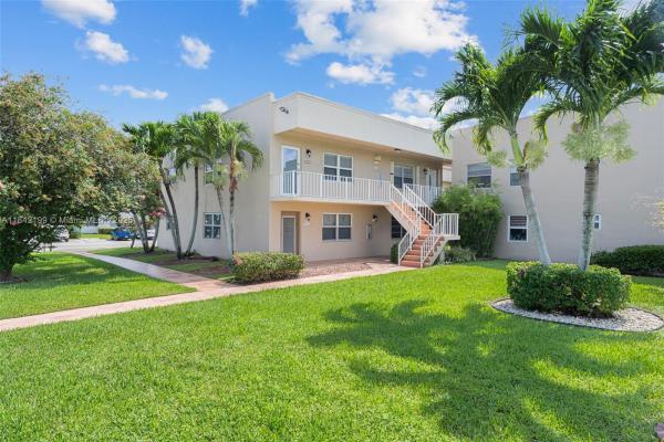 864 Normandy R, Delray Beach, Florida 33484, image 2