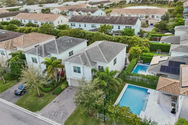 Parkview At Hillcrest, 1402 Myrtle Oak Ter, Hollywood, Florida 33021, image 1