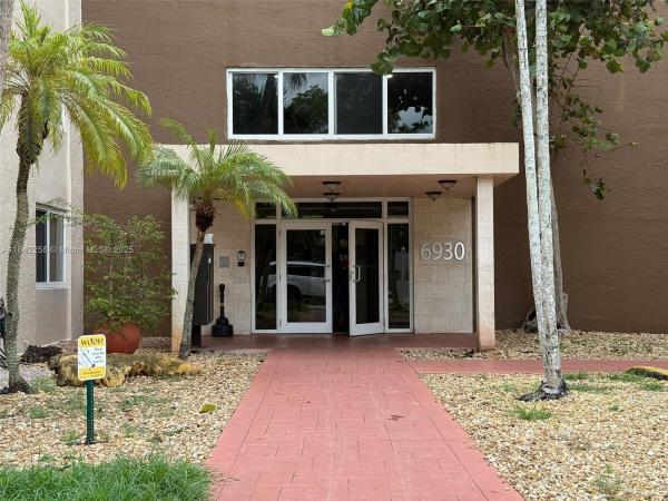 Coral Gate East, 6930 NW 186th St #1-217A, Hialeah, Florida 33015, image 2