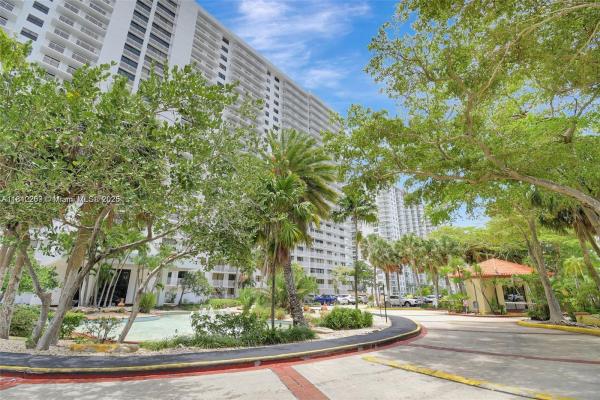 Winston Towers 600, 210 174th St #1617, Sunny Isles Beach, Florida 33160, image 2